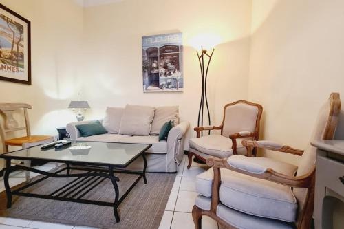 Beautiful 2-bedroom apartment - near the Palais and the beaches