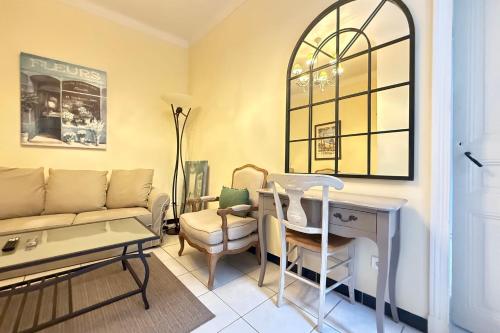 Beautiful 2-bedroom apartment - near the Palais and the beaches
