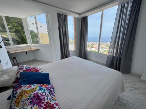 Villa Bella Vista- Luxury Ocean & Mountain Views