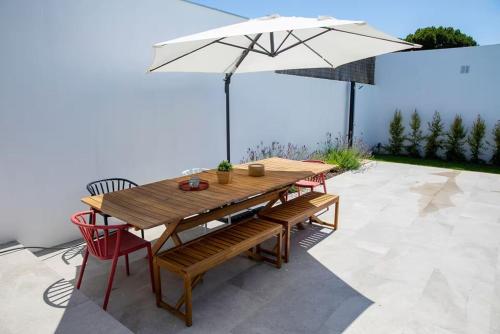 Meco Oasis Pool House Paradise