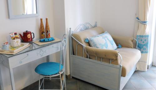 a room with a chair and a desk with a chair at Alghero Sunrise in Alghero