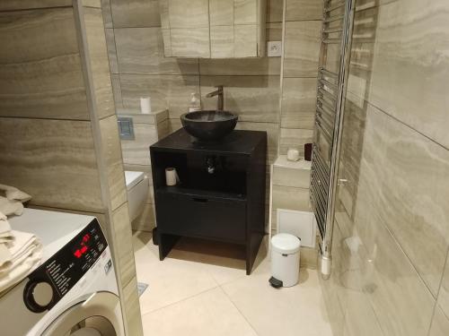Gare Montparnasse 2 mins, 2 bed room ,Center of Saint Germain , wonderful place