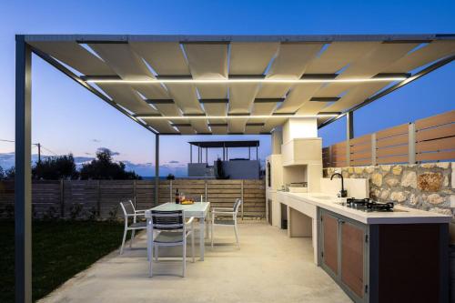Stylish Villa Vianello with Heated Pool and BBQ, near Rethymno