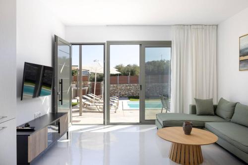 Stylish Villa Vianello with Heated Pool and BBQ, near Rethymno