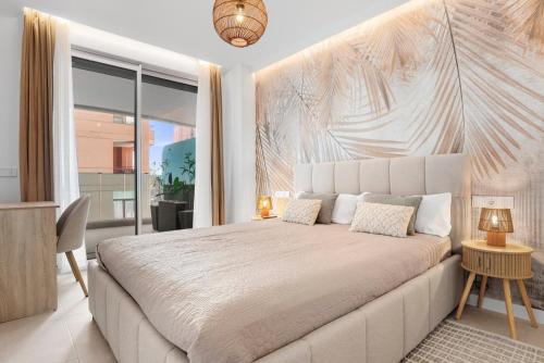 NEW 7th Floor Apartment Near Beach Center