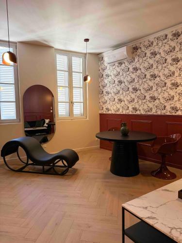 LE BOUDOIR - Erotic room- Jacuzzi - Tantra -Rétroprojecteur - Hypercentre