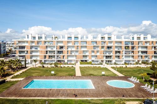 Relaxing Pool Stay in Albufeira Private Terrace