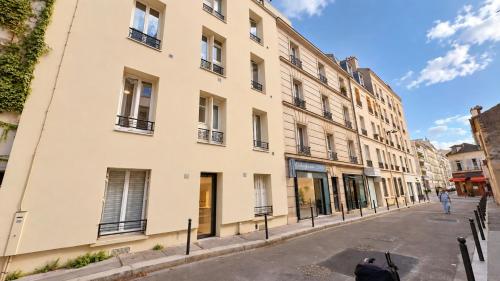 Eiffel Tower Chic 1 Bedroom Apartment with Netflix