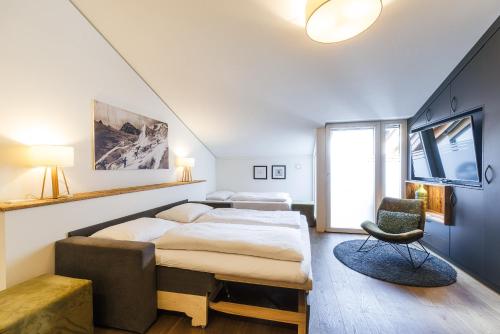 TWO TIMEZ - Boutique Hotel - with AC