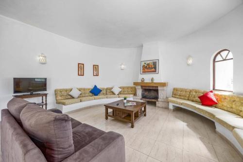 Villa Medeira by Villa Plus