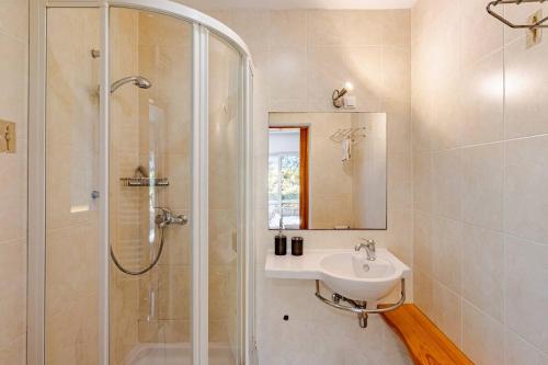 Novi Escape 2 Beachfront 4 Star Apartment