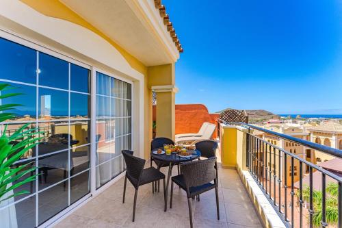 Heated Pool & Ocean Views Los Cristianos