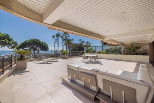 REF 1429 - Cannes Croisette - Sea view apartment for rent