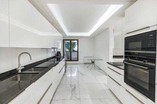 REF 1429 - Cannes Croisette - Sea view apartment for rent