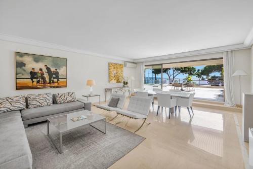 REF 1429 - Cannes Croisette - Sea view apartment for rent