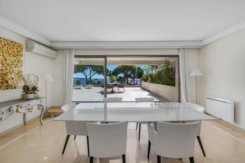 REF 1429 - Cannes Croisette - Sea view apartment for rent