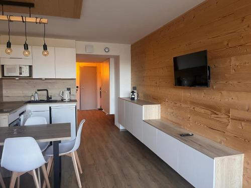 Studio 5 pers, skis aux pieds, proche commerces - FR-1-411-331
