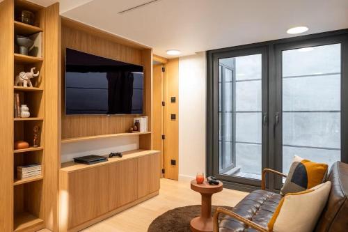 bright apartment rteiwb