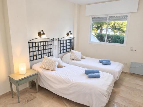 Two-Bedroom Apartment with Terrace in Nueva Andalucía