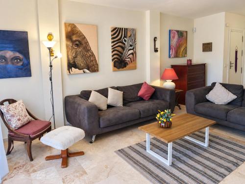 Two-Bedroom Apartment with Terrace in Nueva Andalucía