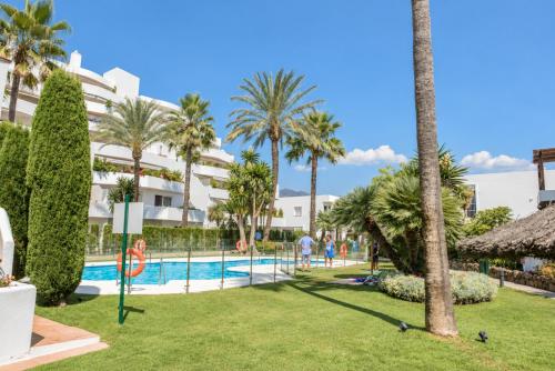 Two-Bedroom Apartment with Terrace in Nueva Andalucía