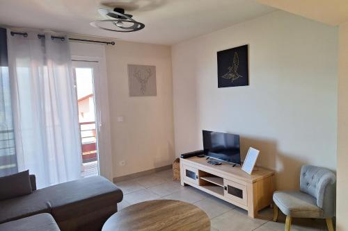 3-rooms apartment in front of snow
