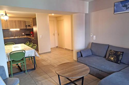 3-rooms apartment in front of snow