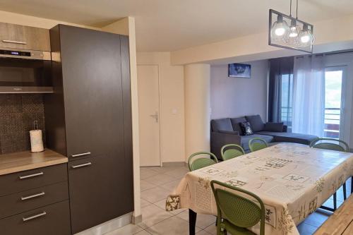 3-rooms apartment in front of snow