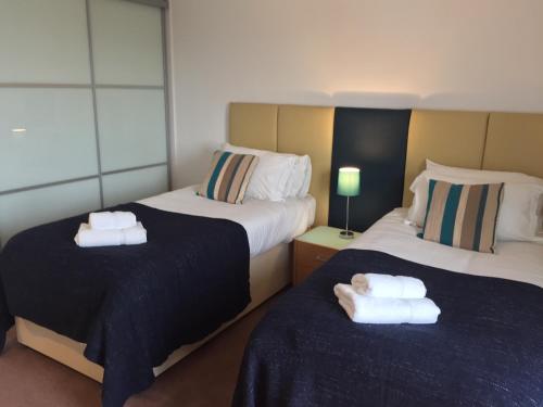 Katil atau katil-katil dalam bilik di Tolbooth Apartments by Principal Apartments