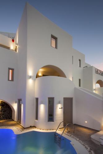 Bazén v ubytování La Bellezza Eco Boutique Hotel nebo v jeho okolí