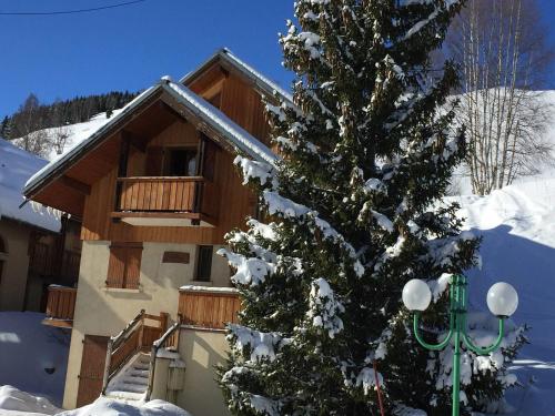 Chalet in Les Deux Alpes with Panoramic Views