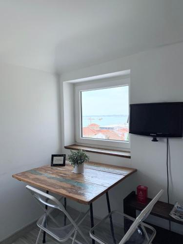 Cozy Alfama Apartment with River View