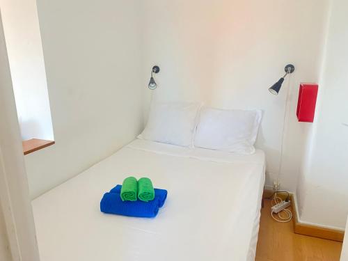 Cozy Alfama Apartment with River View