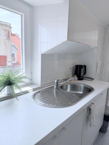 Cozy Alfama Apartment with River View