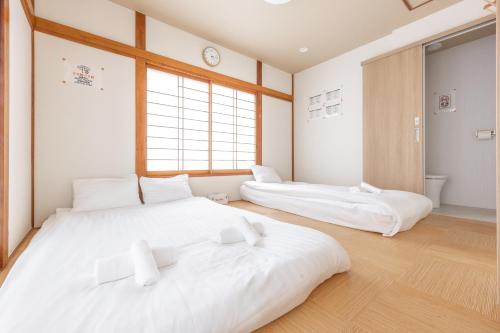 Comfortably sleeps up to 8 - Shinjuku 2 Stops - Direct to Shibuya - 2 Shower Rooms 広々8名まで宿泊可能 幡ヶ谷8分 新宿から2駅 渋谷直通バス有り シャワールーム2つ 広々快適ステイ
