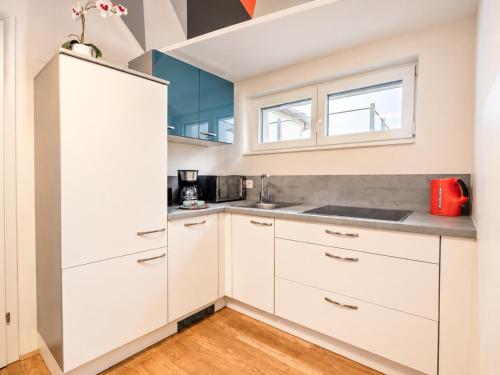 Balcony Apartment for 4 near Naschmarkt & U4 Metro