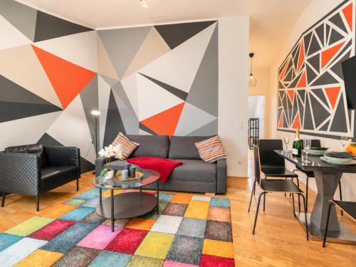 Balcony Apartment for 4 near Naschmarkt & U4 Metro