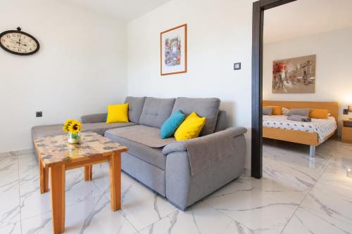 Holiday apartment Mata, village Šikići