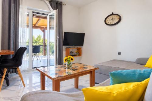 Holiday apartment Mata, village Šikići