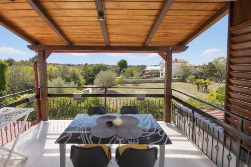 Holiday apartment Mata, village Šikići