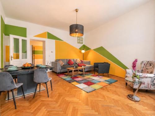 Apartment for 4 near Naschmarkt, Karlskirche & U4 Metro