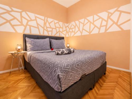 Apartment for 4 near Naschmarkt, Karlskirche & U4 Metro