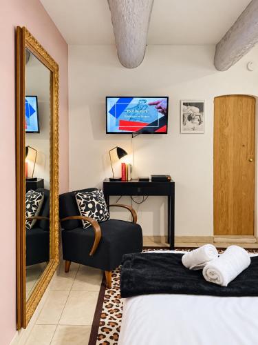 Artistic Antibes Apartment