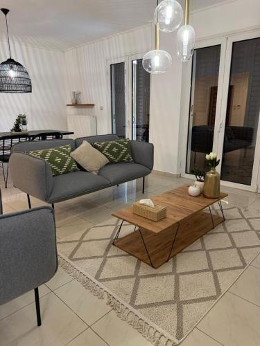 CASAvocado Newly Renovated 2BR Walk to Beach