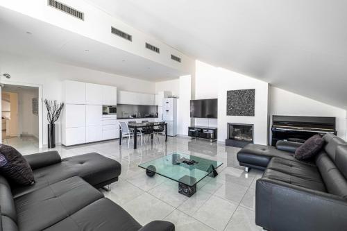 Luxury Penthouse 120mÂ² in the heart of Cannes