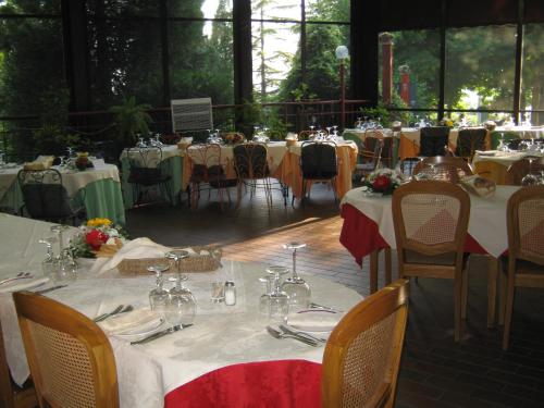Restauracja lub miejsce do jedzenia w obiekcie Albergotto Natalina