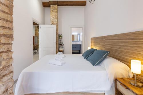 Granada 21 Double Suite with Terrace by Invalencia