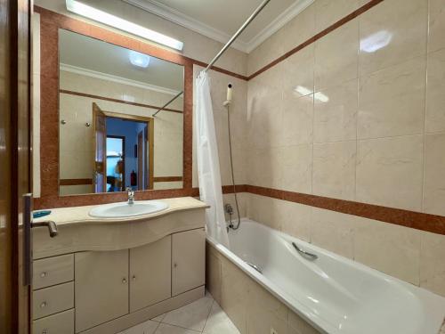 Vilamoura Typical 5 With Pool by Homing