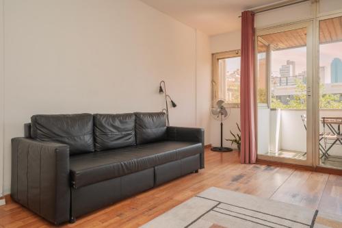 4BR Apartment & Sleeps eight & Near Park Guell