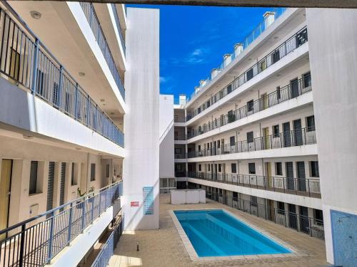 2-bedroom apartment with pool and parking in Olhão
